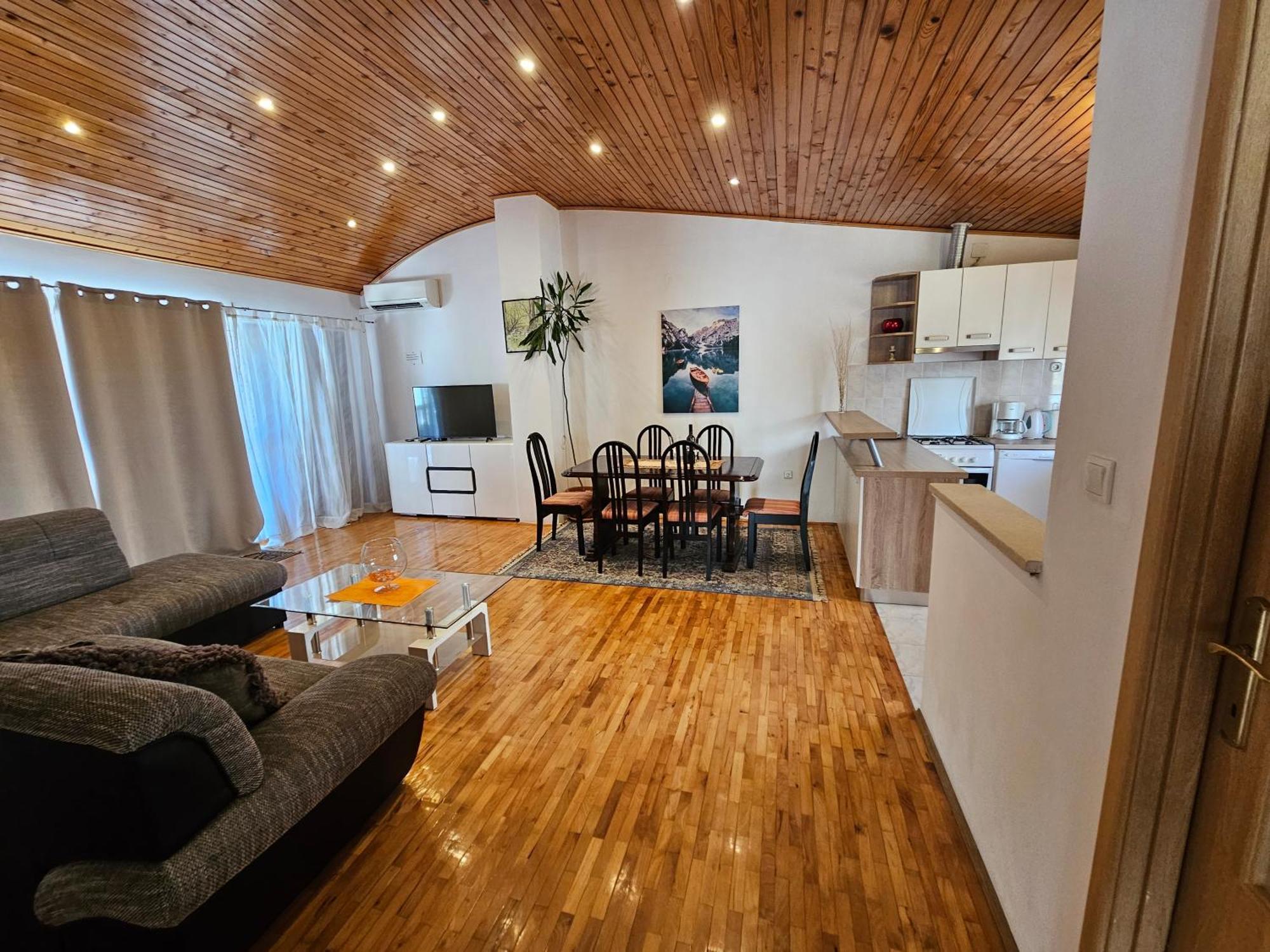 Apartment Slavka โตรกีร์ ภายนอก รูปภาพ